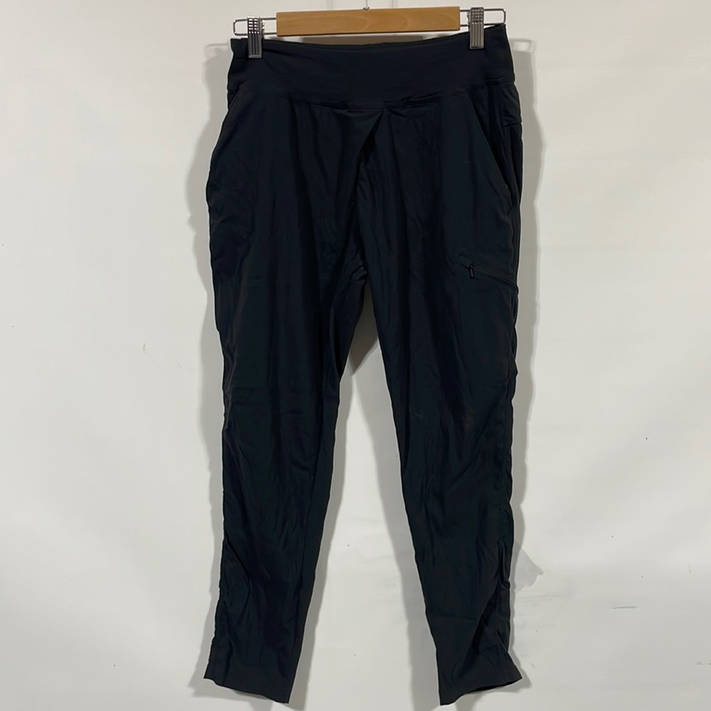 Mountain hardwear athletic cargo pants